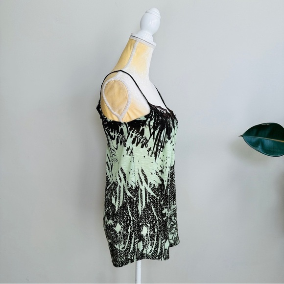 Kimchi Blue Y2K spaghetti strap lace trim top - Picture 4 of 7